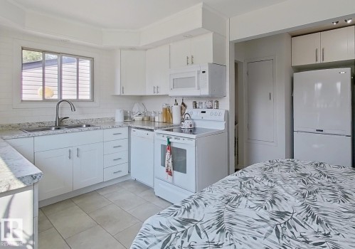 9201 153 Street Nw, Edmonton, AB - Indoor Photo Showing Kitchen With Double Sink