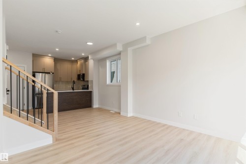 11229 96 Street Nw, Edmonton, AB - Indoor Photo Showing Other Room