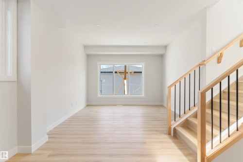 11229 96 Street Nw, Edmonton, AB - Indoor Photo Showing Other Room