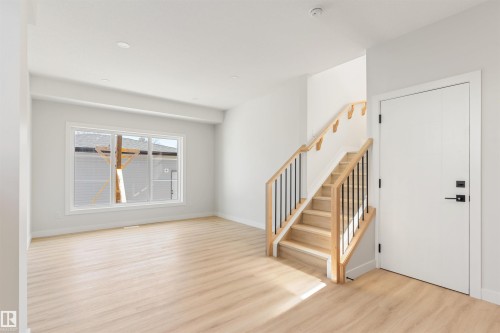 11229 96 Street Nw, Edmonton, AB - Indoor Photo Showing Other Room