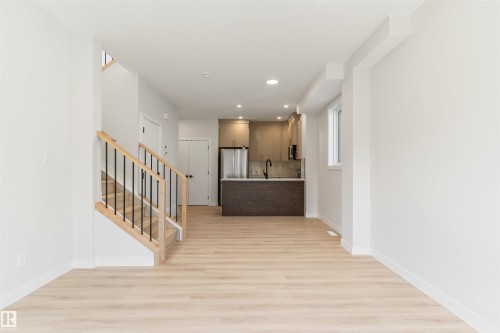 11229 96 Street Nw, Edmonton, AB - Indoor Photo Showing Other Room
