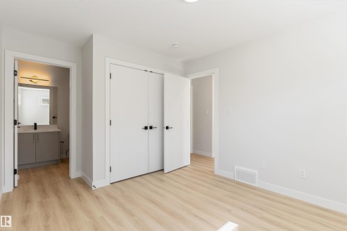 11229 96 Street Nw, Edmonton, AB - Indoor Photo Showing Other Room