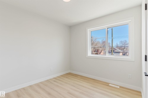11229 96 Street Nw, Edmonton, AB - Indoor Photo Showing Other Room