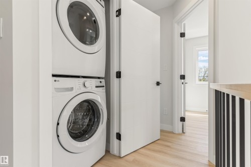 11229 96 Street Nw, Edmonton, AB - Indoor Photo Showing Laundry Room