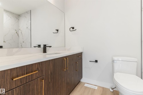 11229 96 Street Nw, Edmonton, AB - Indoor Photo Showing Bathroom