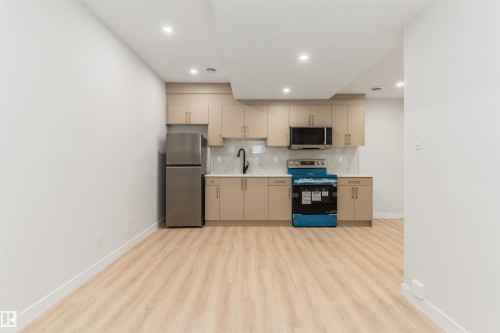 11229 96 Street Nw, Edmonton, AB - Indoor Photo Showing Kitchen