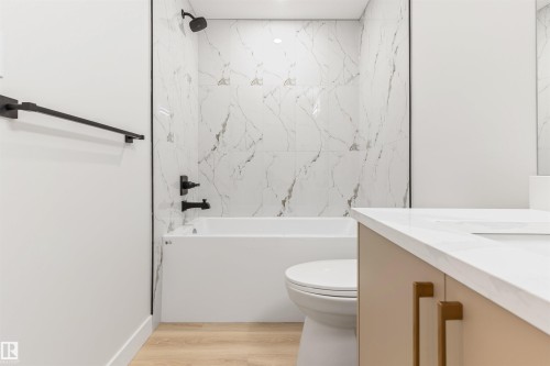 11229 96 Street Nw, Edmonton, AB - Indoor Photo Showing Bathroom