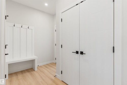 11229 96 Street Nw, Edmonton, AB - Indoor Photo Showing Other Room