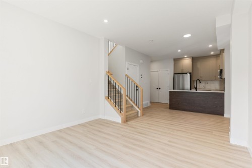 11229 96 Street Nw, Edmonton, AB - Indoor Photo Showing Other Room