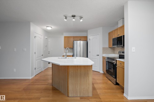 161 Rue Magnan, Beaumont, AB - Indoor Photo Showing Kitchen
