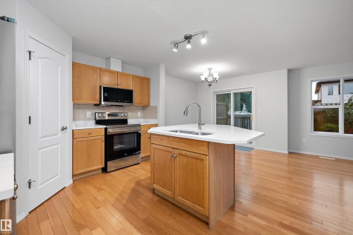 161 Rue Magnan, Beaumont, AB - Indoor Photo Showing Kitchen With Double Sink