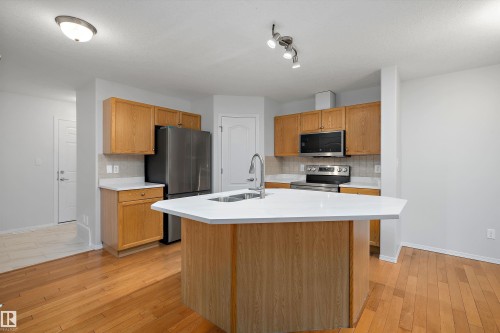 161 Rue Magnan, Beaumont, AB - Indoor Photo Showing Kitchen With Double Sink