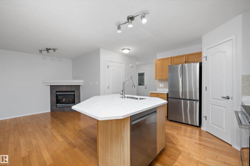 161 Rue Magnan, Beaumont, AB - Indoor Photo Showing Kitchen