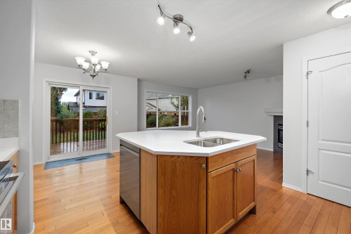 161 Rue Magnan, Beaumont, AB - Indoor Photo Showing Kitchen