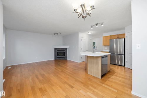 161 Rue Magnan, Beaumont, AB - Indoor Photo Showing Kitchen