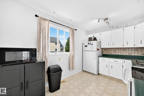14630 52 Street Nw, Edmonton, AB - Indoor Photo Showing Kitchen