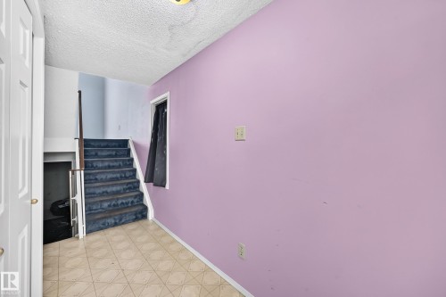 14630 52 Street Nw, Edmonton, AB - Indoor Photo Showing Other Room