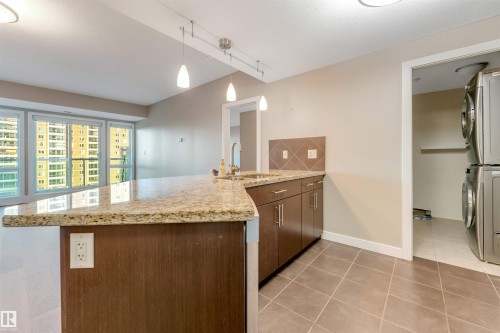 #807 10055 118 St Nw, Edmonton, AB - Indoor Photo Showing Kitchen