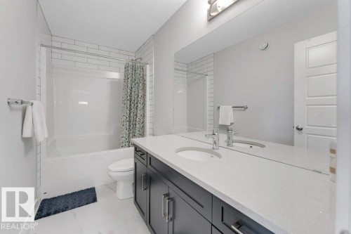 7017 54 Avenue, Beaumont, AB - Indoor Photo Showing Bathroom