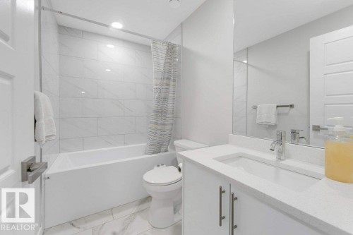 7017 54 Avenue, Beaumont, AB - Indoor Photo Showing Bathroom