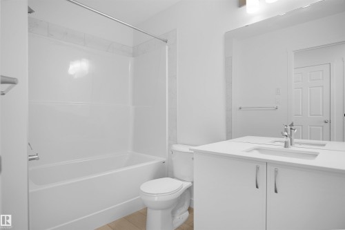 8893 Carson Way Sw, Edmonton, AB - Indoor Photo Showing Bathroom