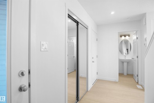 8893 Carson Way Sw, Edmonton, AB - Indoor