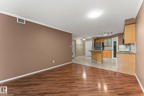 #203 8909 100 St Nw, Edmonton, AB - Indoor