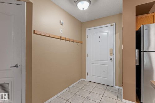 #203 8909 100 St Nw, Edmonton, AB - Indoor Photo Showing Other Room