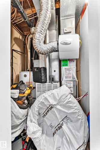 Image quality insufficient for description - #72 2505 42 St Nw, Edmonton, AB - Indoor