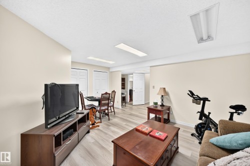 #20 9704 165 St Nw, Edmonton, AB - Indoor Photo Showing Living Room