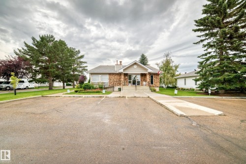 #20 9704 165 St Nw, Edmonton, AB - Outdoor