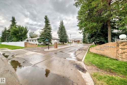 #20 9704 165 St Nw, Edmonton, AB - Outdoor