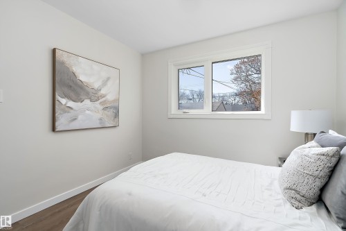 9747 66 Avenue Nw, Edmonton, AB - Indoor Photo Showing Bedroom