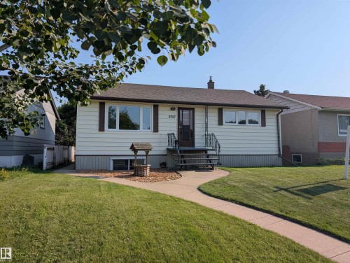 Triple pane windows in the living room and also bedroom on right side of house. - 9747 66 Avenue Nw, Edmonton, AB - Outdoor