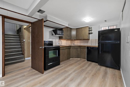 9747 66 Avenue Nw, Edmonton, AB - Indoor Photo Showing Kitchen
