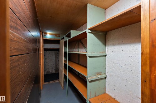 Extra storage space is always useful. - 9747 66 Avenue Nw, Edmonton, AB - Indoor