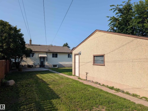 This could be good spot to garden, or parking a boat or  an RV. - 9747 66 Avenue Nw, Edmonton, AB - Outdoor