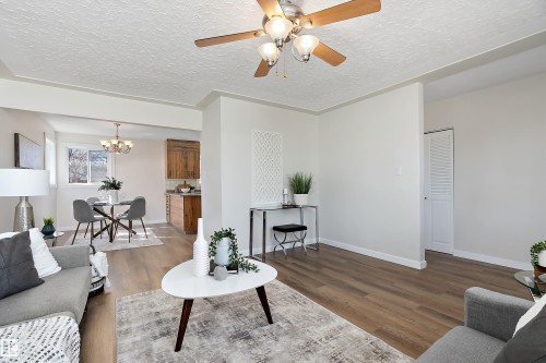 9747 66 Avenue Nw, Edmonton, AB - Indoor Photo Showing Living Room