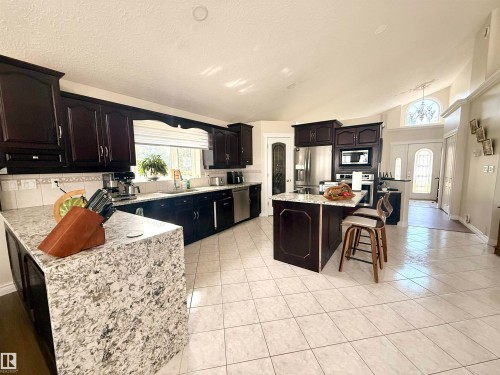 205 1 Avenue, Rural Wetaskiwin County, AB - Indoor Photo Showing Kitchen With Upgraded Kitchen