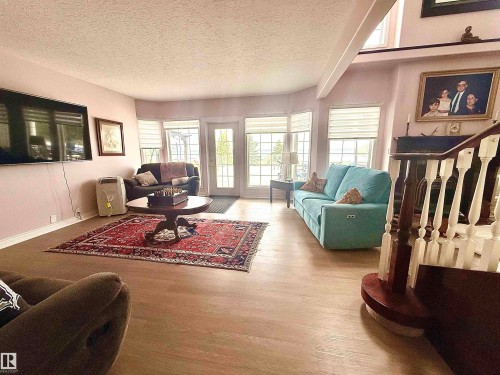 205 1 Avenue, Rural Wetaskiwin County, AB - Indoor Photo Showing Living Room