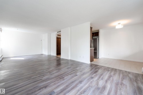 #302 10160 115 St Nw, Edmonton, AB - Indoor Photo Showing Other Room