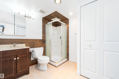 #302 10160 115 St Nw, Edmonton, AB - Indoor Photo Showing Bathroom