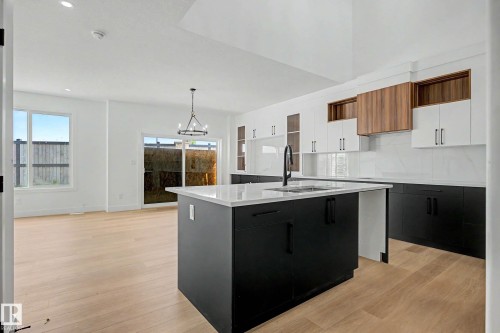 294 Munn Way, Leduc, AB - Indoor Photo Showing Kitchen With Upgraded Kitchen