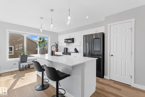17355 6 Street Ne, Edmonton, AB - Indoor Photo Showing Kitchen With Upgraded Kitchen