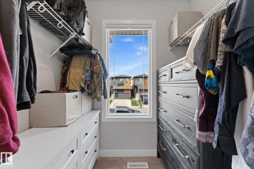 17355 6 Street Ne, Edmonton, AB - Indoor With Storage