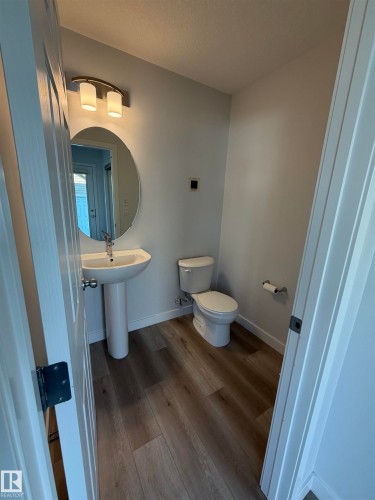 17355 6 Street Ne, Edmonton, AB - Indoor Photo Showing Bathroom