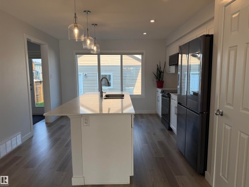 17355 6 Street Ne, Edmonton, AB - Indoor Photo Showing Kitchen With Upgraded Kitchen