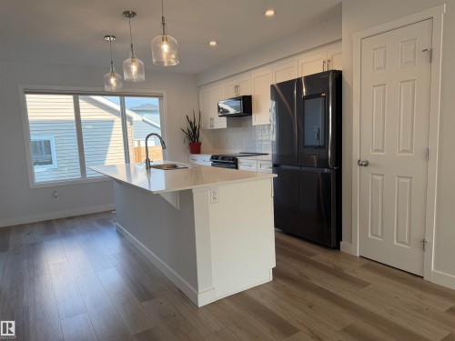17355 6 Street Ne, Edmonton, AB - Indoor Photo Showing Kitchen