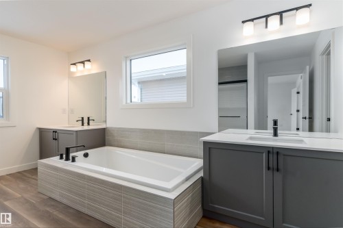 1 Empress Way, Spruce Grove, AB - Indoor Photo Showing Bathroom
