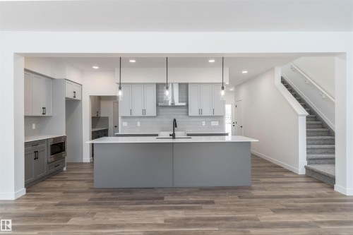 1 Empress Way, Spruce Grove, AB - Indoor Photo Showing Kitchen With Upgraded Kitchen